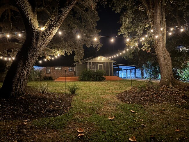 Building Photo - 774 Creekside Dr