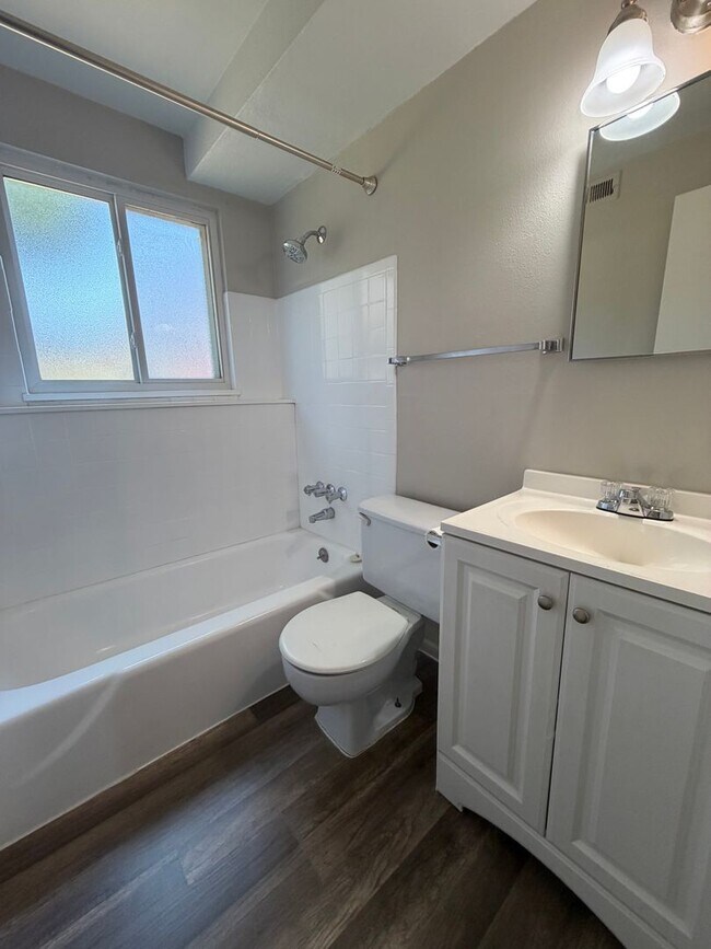 Building Photo - 1805 Eagle View Dr