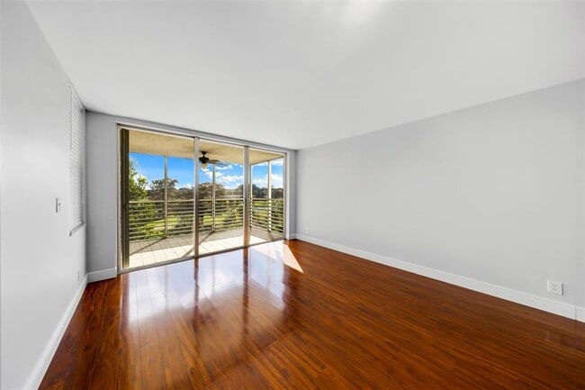 Building Photo - 3520 Oaks Way