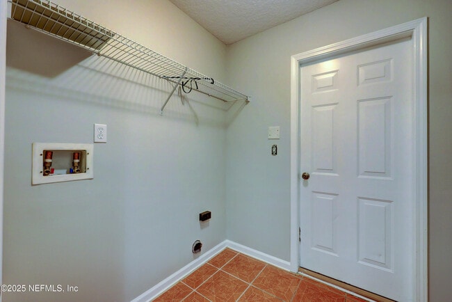 Building Photo - 3382 Chapel Ct