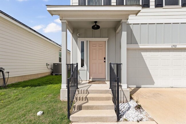 Building Photo - 6702 Routenburn St