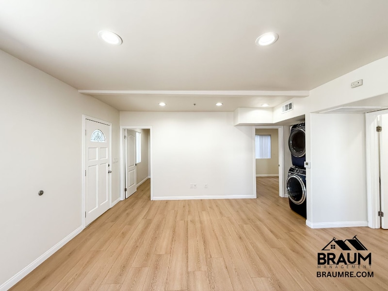 Building Photo - 1421 Centinela Ave