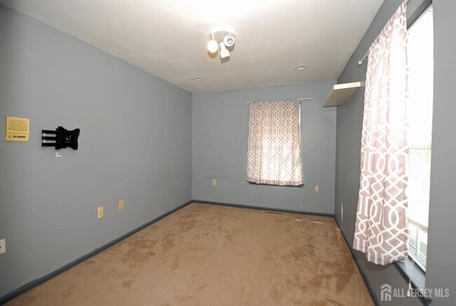 Building Photo - 96 Brewster Cir