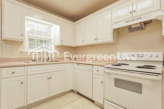 Building Photo - 159 Long Creek Dr