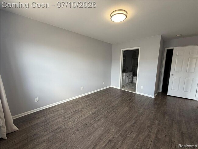 Building Photo - 29415 Glen Oaks Blvd E