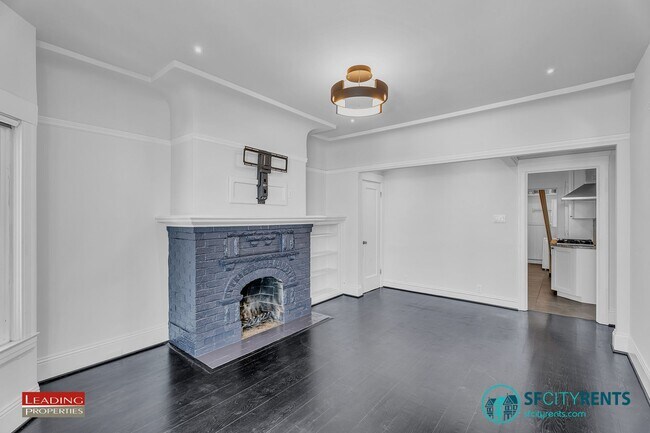 Building Photo - Noe Valley: Top Floor Condo w/ City Views, Garage Parking & W/D in unit