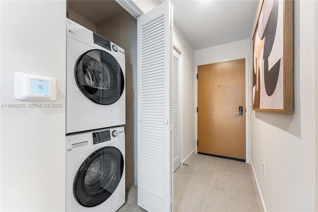 Building Photo - 11 NE 6th St