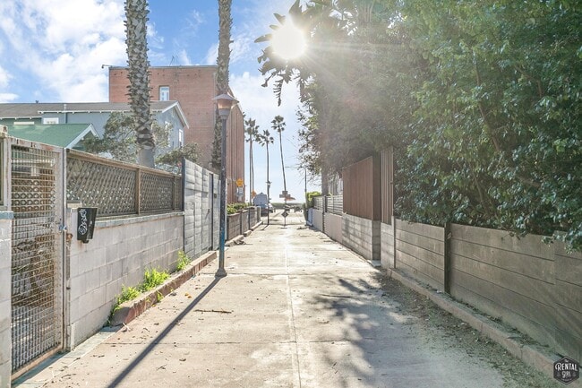 Building Photo - 26 Breeze Ave