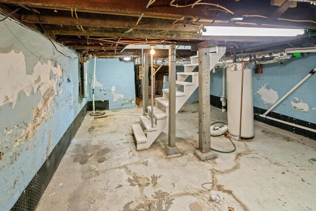Building Photo - 2210 Busse St