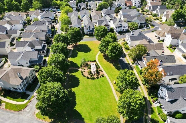 Building Photo - 726 Gardenside Cir SE