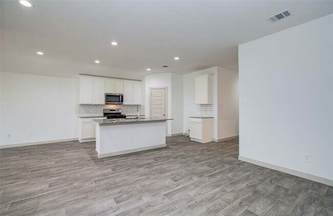 Building Photo - 10602 Great Basin Dr