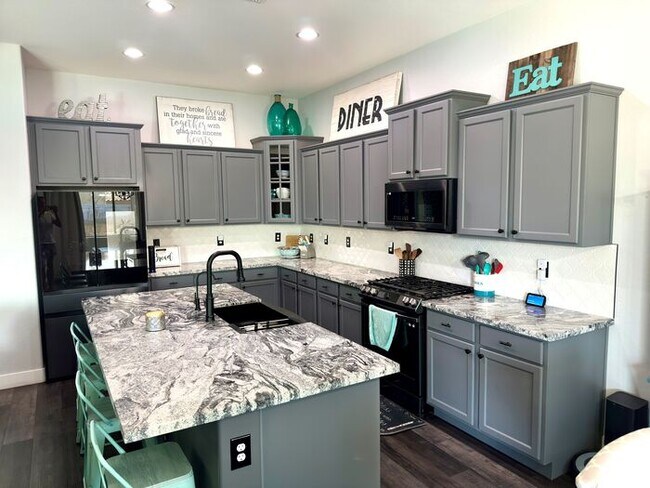 Building Photo - Estrella Mountain Ranch with Resort-style ...