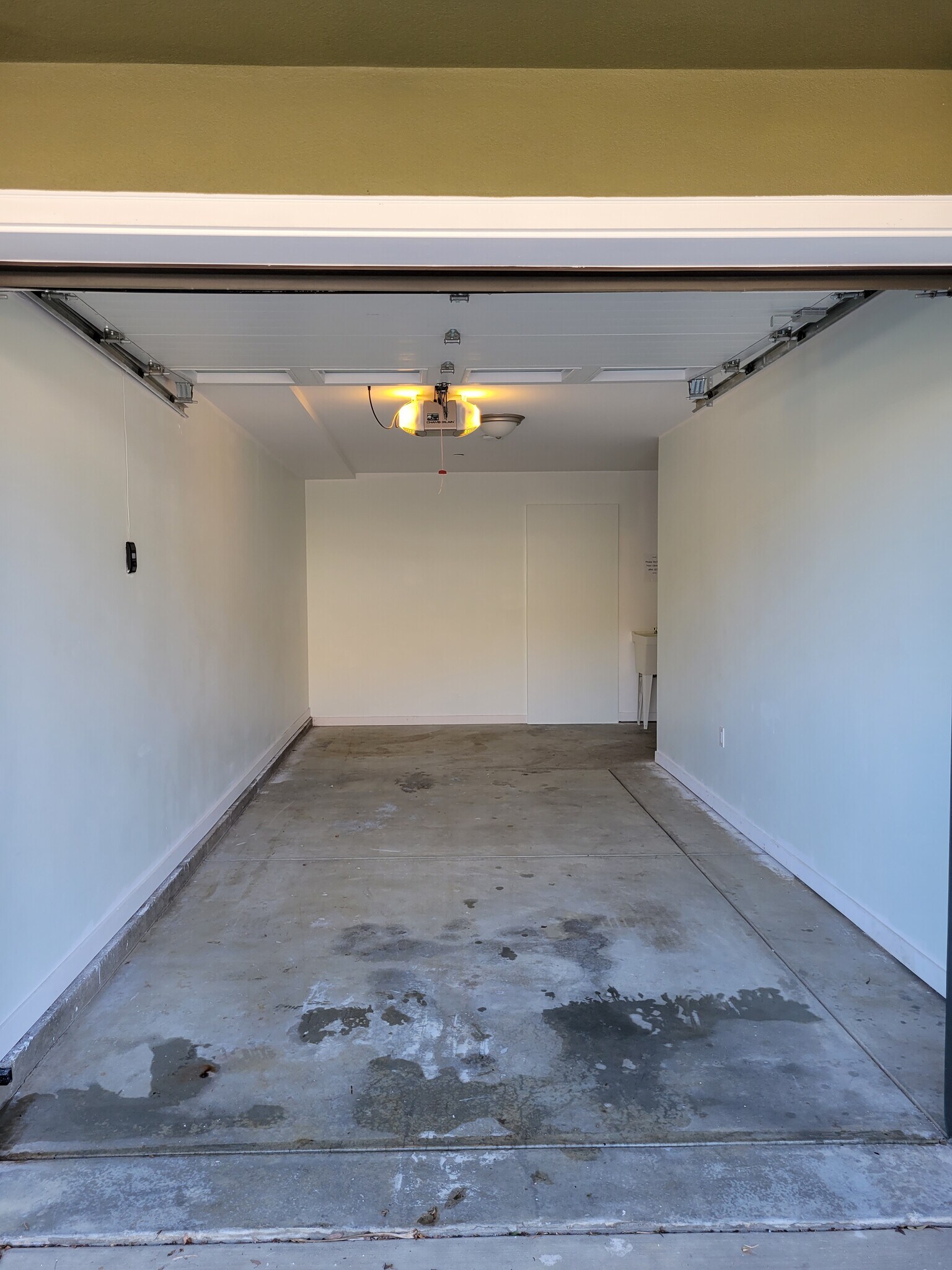 Building Photo - 613 4th Ln