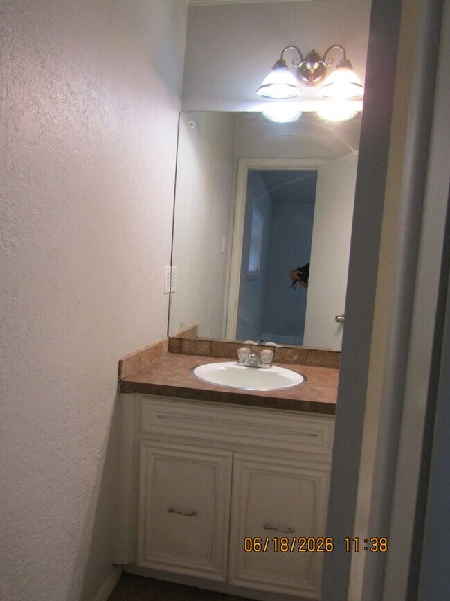 Building Photo - Freshly Painted/New Flooring home located closed to downtown Lawton/Ft. Sill
