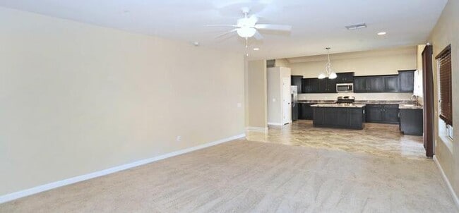 Building Photo - Amazing 2-Story Home