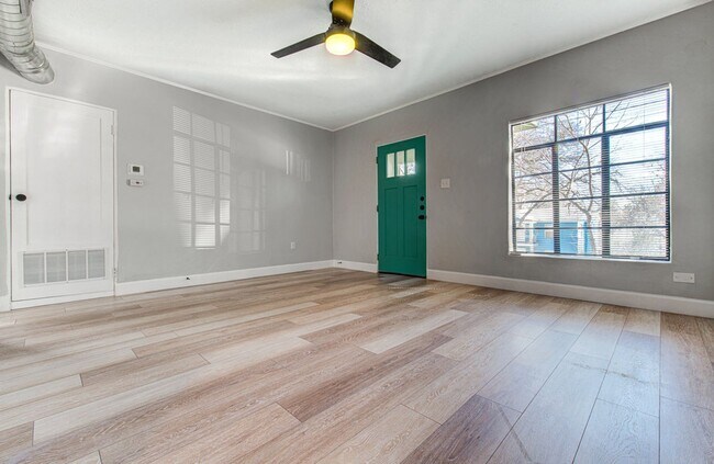 Building Photo - 3904 Maplewood Ave