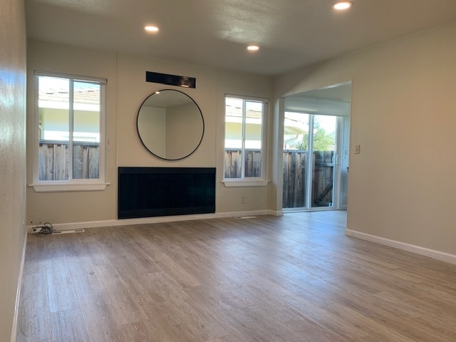 Building Photo - 1420 Village Ct