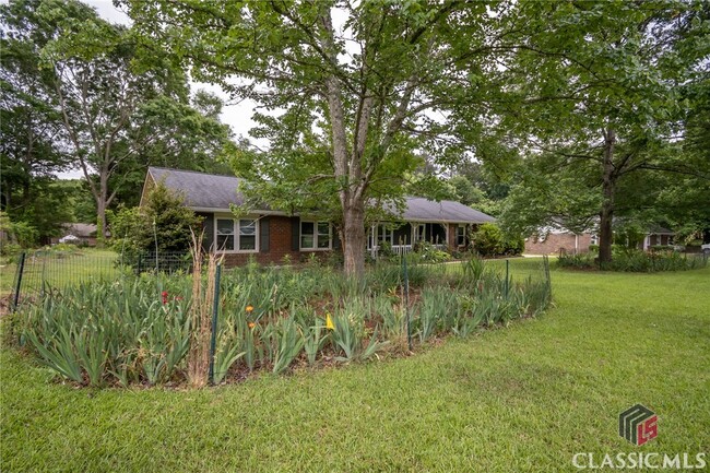 Building Photo - 1500 Crooked Creek Rd