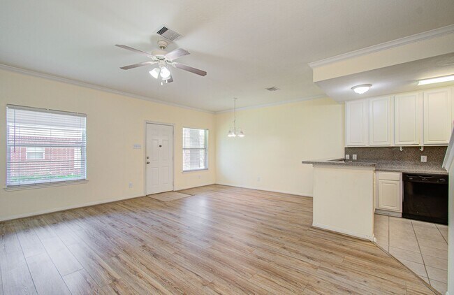 Building Photo - Affordable 3-Bedroom Townhome in Prime Missouri City Location