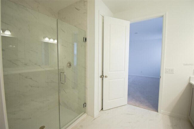 Building Photo - 2370 Lancashire St