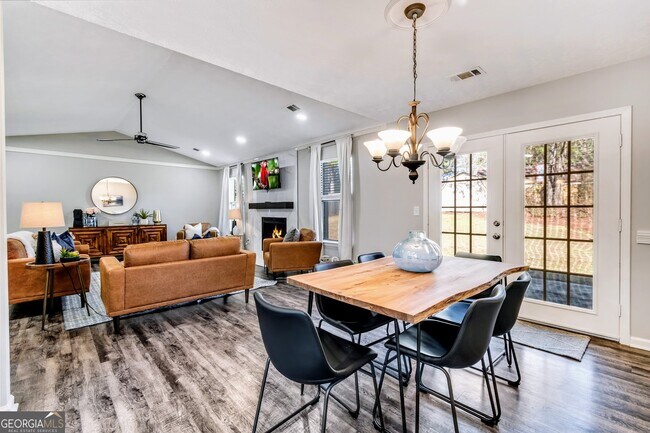 Building Photo - 10960 Morning Dove Dr