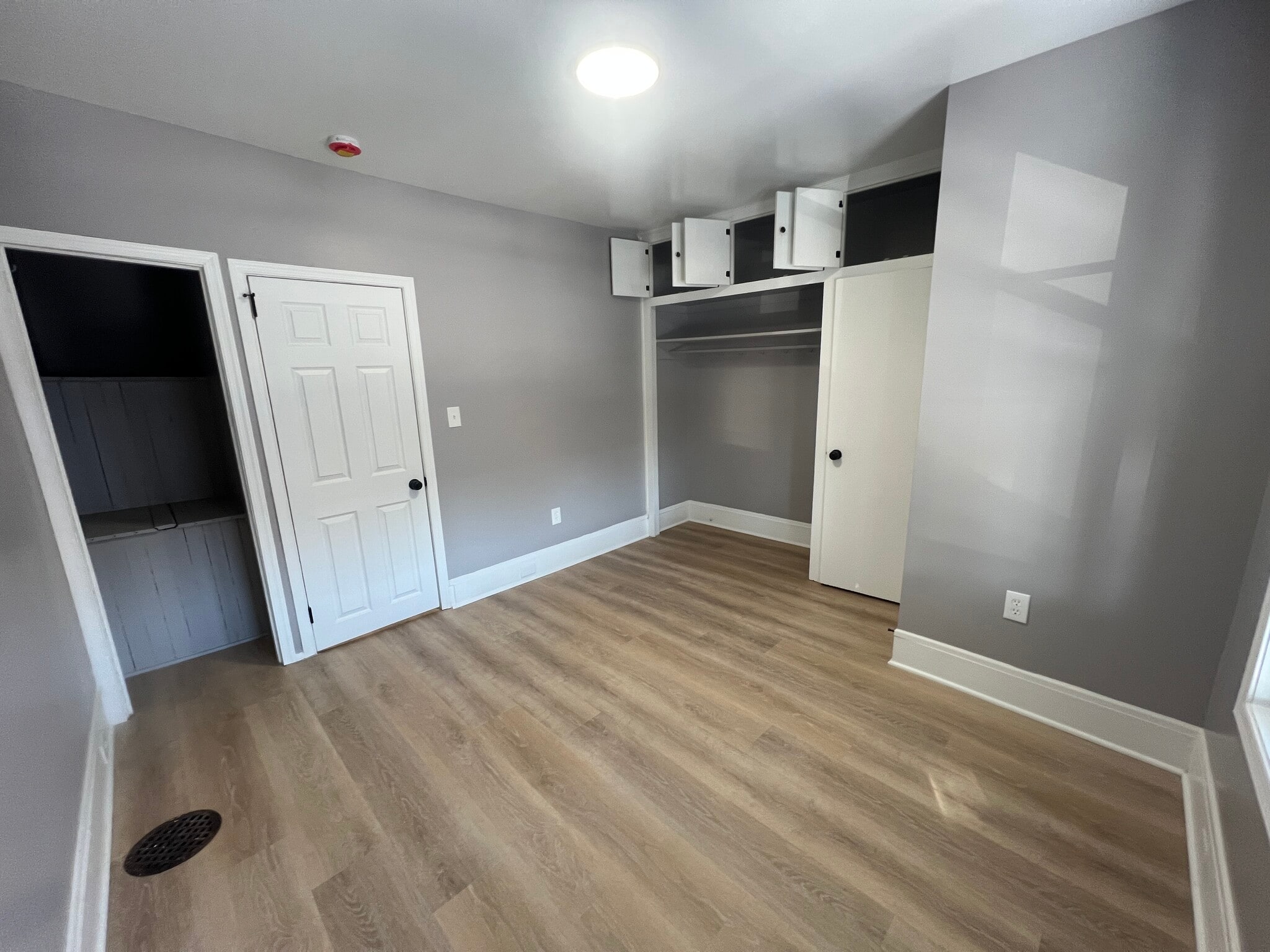 Building Photo - 1018 W 8th St