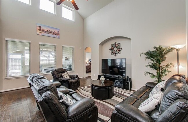Building Photo - 7610 River Pass Dr