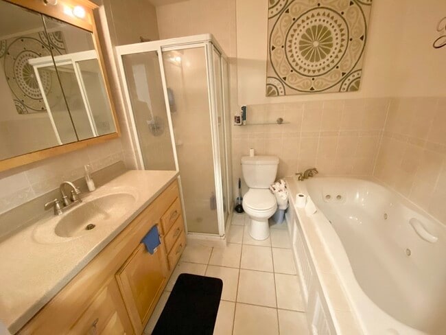 Building Photo - 108 Buttonwood St