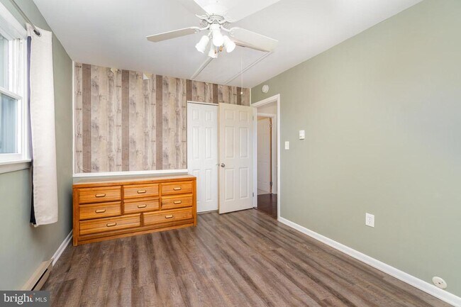 Building Photo - 1145 Highland Dr