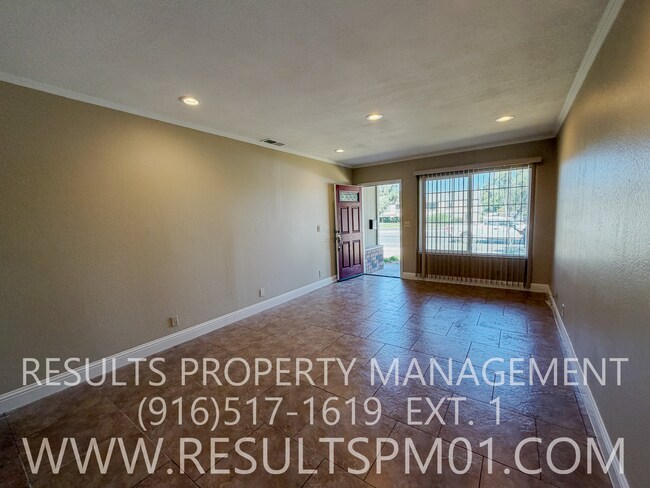 Building Photo - 5568 Hillsdale Blvd