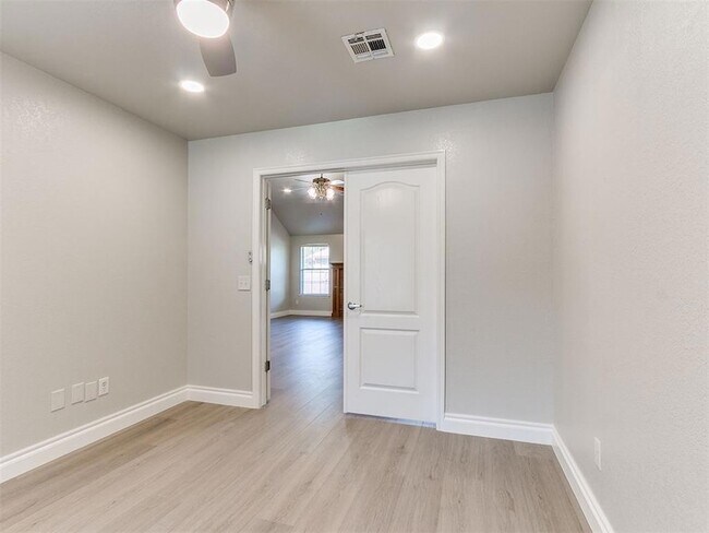Building Photo - 1305 Melisa Dr