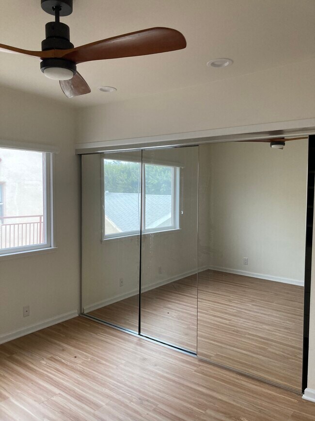 Building Photo - 905 California Ave