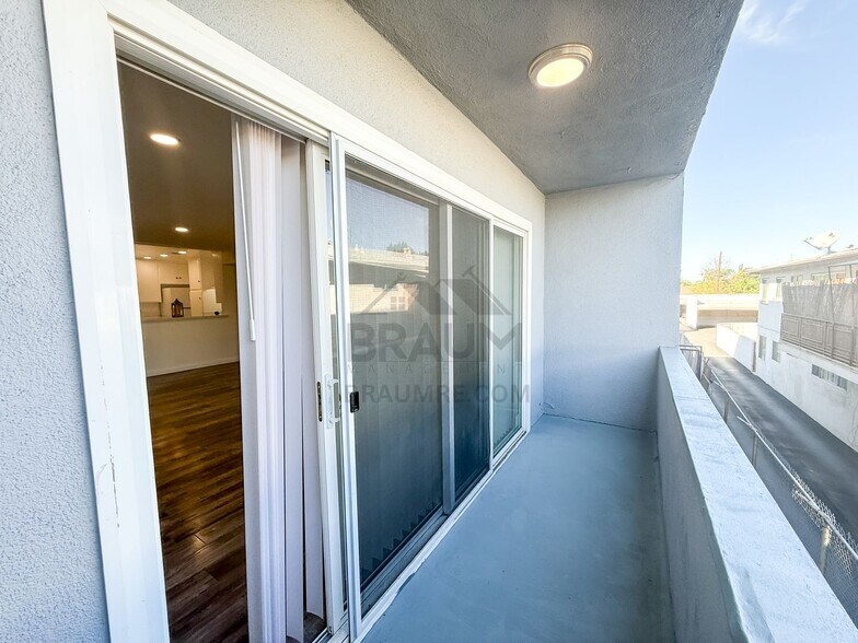 Building Photo - 6041 Whitsett Ave