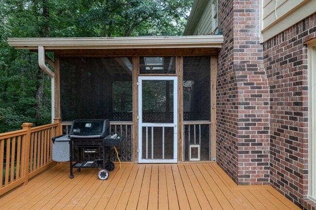 Building Photo - 2858 Livsey Dr