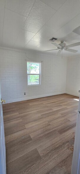 Building Photo - 21621 Pine Ridge Ave