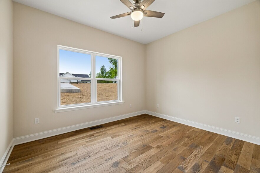 Building Photo - 553 Skyview Dr