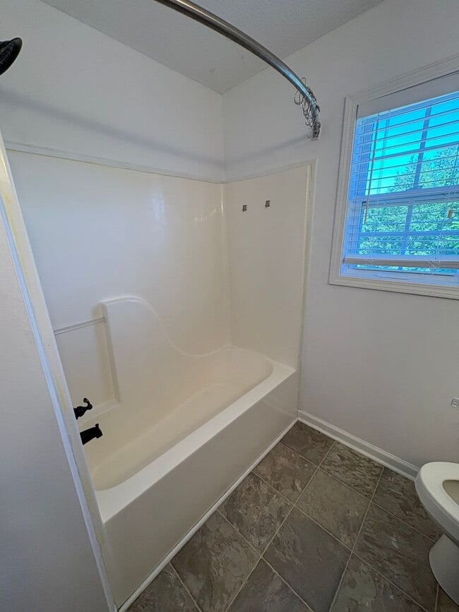Building Photo - Beautiful 3-BR Colonial with Huge Bonus Room in Summerhaven!