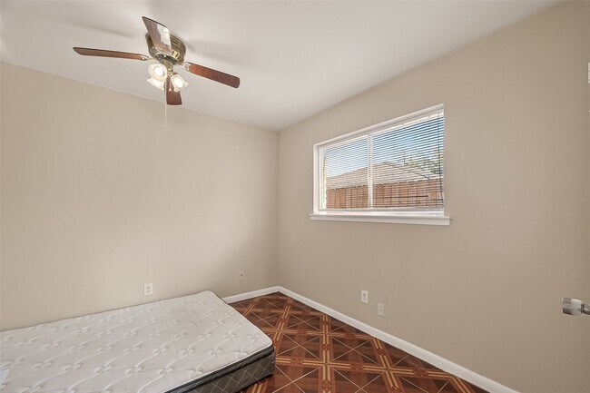 Building Photo - 12006 New Brunswick Dr