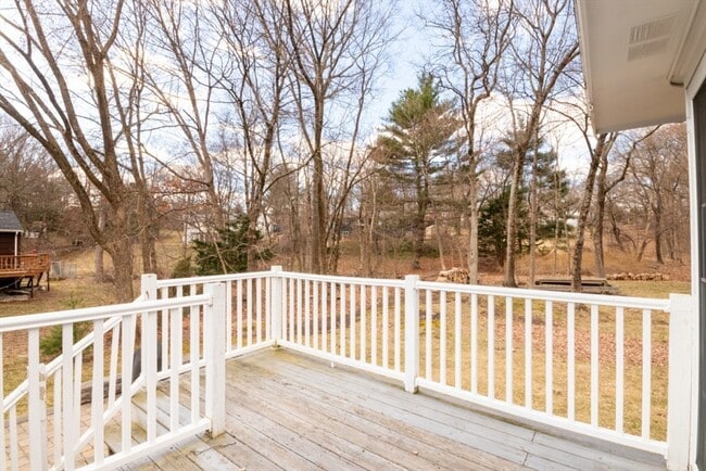 Building Photo - 22 Livoli Rd