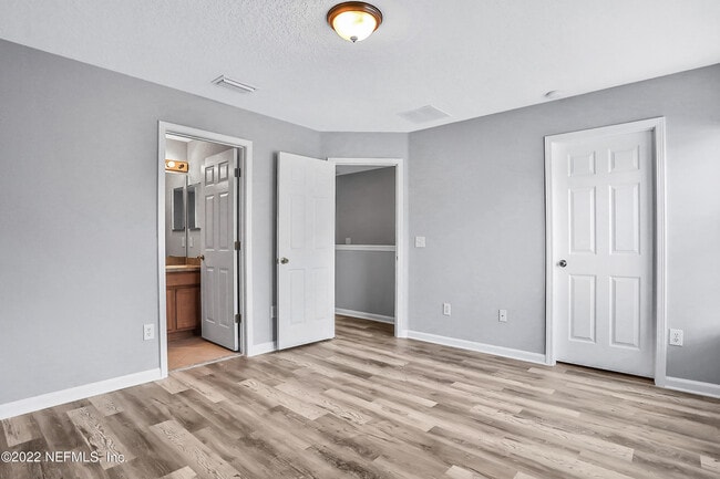 Building Photo - 822 Black Cherry Dr S