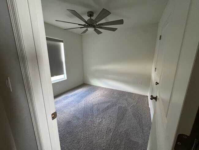 Building Photo - 27101 N Twin Lakes Dr