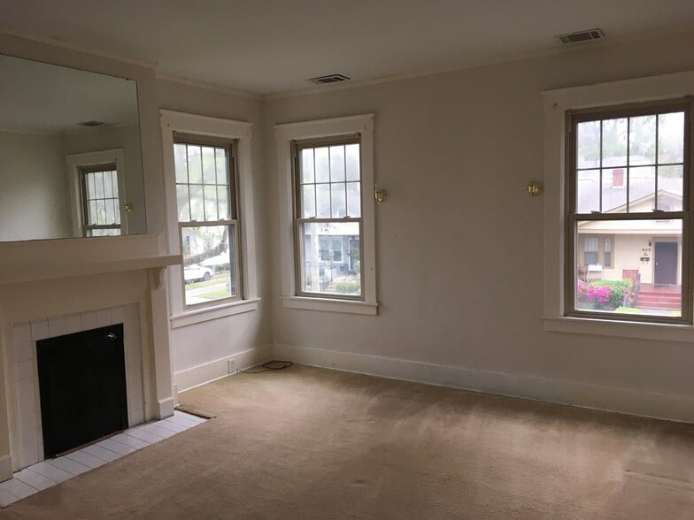 Bedroom 2 - 816 Maupas Ave