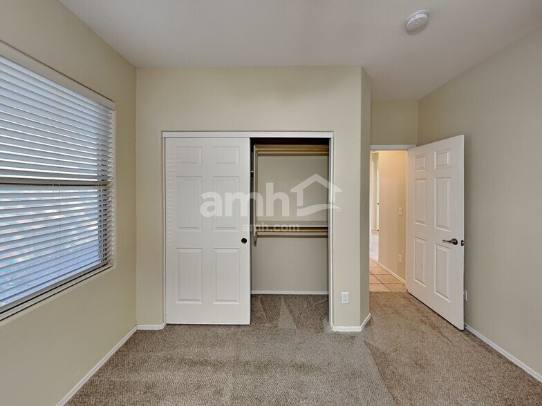 Building Photo - 3862 S Stallion Dr