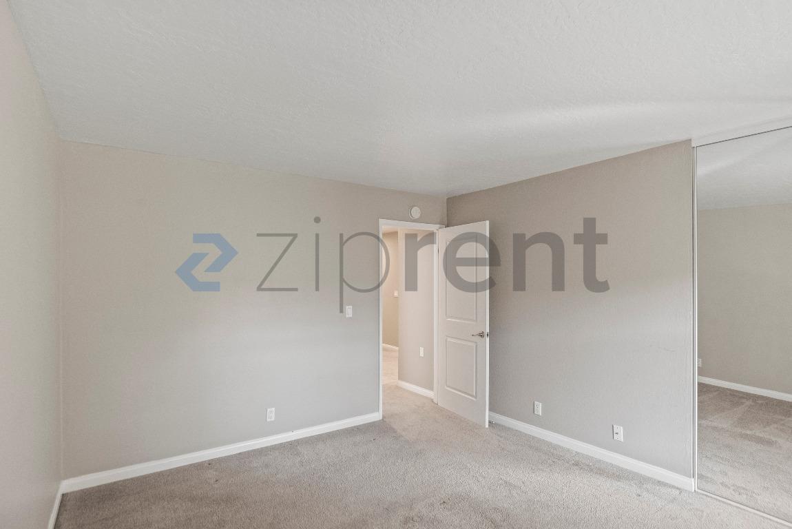 Building Photo - 1085 Murrieta Blvd