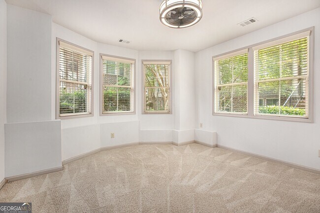 Building Photo - 1216 Virginia Ct