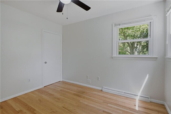 Building Photo - 117 Canonchet Dr