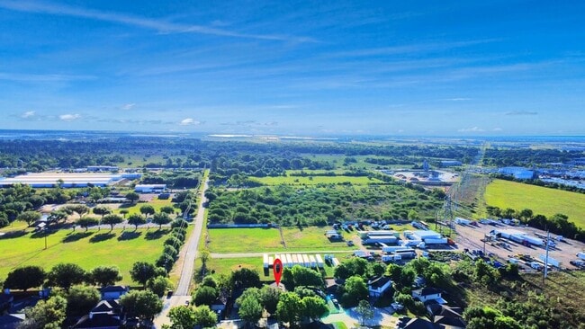 Building Photo - 1611 Bob White