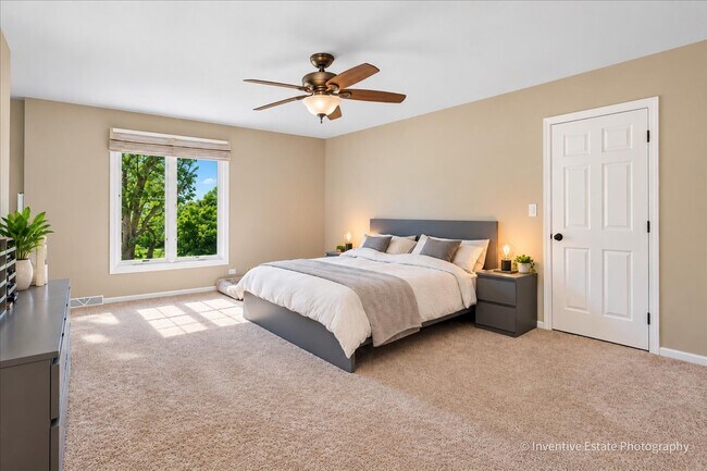 Building Photo - 6201 Sleepy Hollow Ln