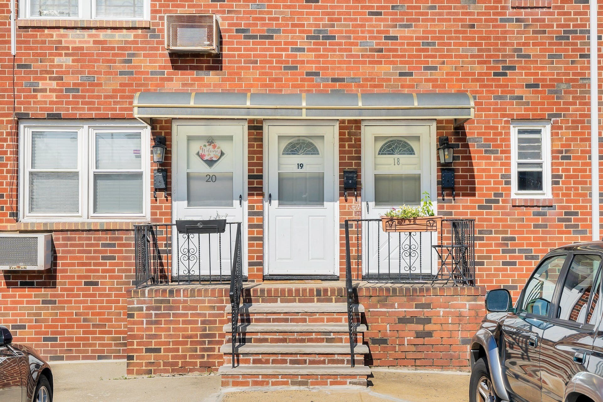 Building Photo - 1400 70th St