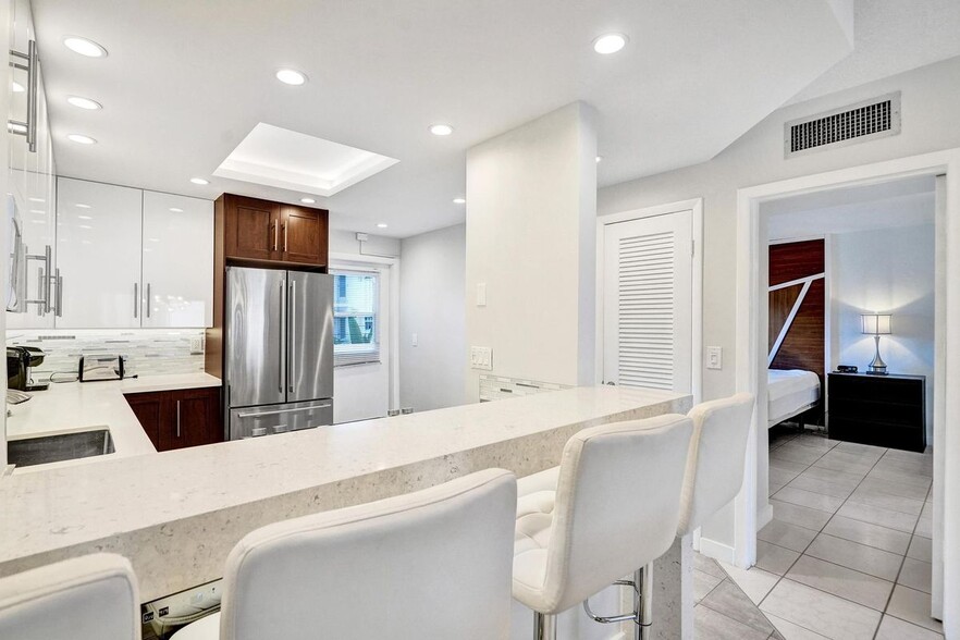 Building Photo - 450 Paradise Isle Blvd
